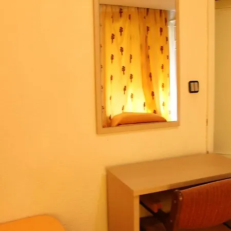 Residencia Gran Via Hotel *