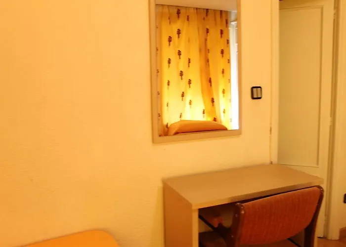 Residencia Gran Via Hotel *