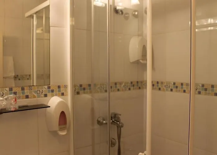 Residencia Gran Via Hotel *